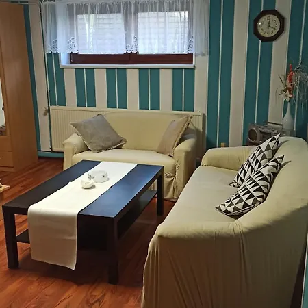 Fe'wo Dina Apartament *